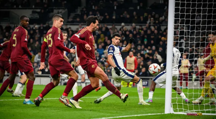 Liga Europa: Tottenham 2-2 AS Roma, gol telat Hummels sukses paksakan hasil imbang. (X/AS Roma)