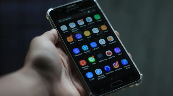 Cara mengatasi HP android yang lemot padahal penyimpanan masih banyak. (Foto/Pexels: Arif Syuhada)