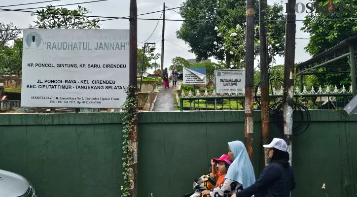 TPBU Taman Makam Islam Raudhatul Jannah Kampung Poncol, Kelurahan Cirendeu, Kecamatan Ciputat Timur, Kota Tangerang Selatan, Senin, 16 Desember 2024. (Poskota/Veronica Prasetio)