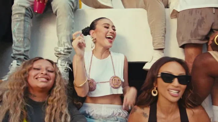 MV single terbaru Agnez Mo Party in Bali (Foto: YouTube/AGNEZMO)