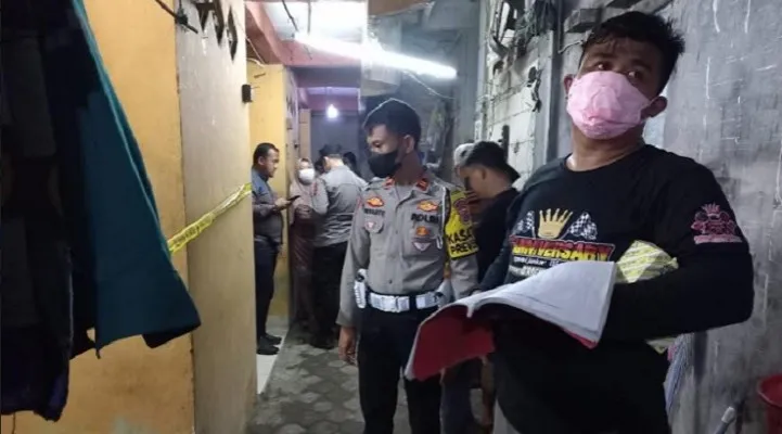 Personil Unit Reskrim Polsek Cikande bersama tim Inafis Polres Serang tengah melakukan olah TKP. (ist)