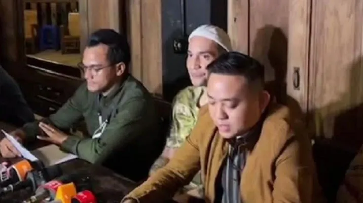 Gary Iskak (tengah), aktor sinetron. (Foto: Tangkapan layar siaran langsung di Instagram@iskak Gary)