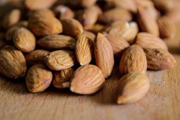 Kacang almond baik bagi kesehatan, salah satunya untuk kurangi asupan gula. (Foto: Verywellhealth)