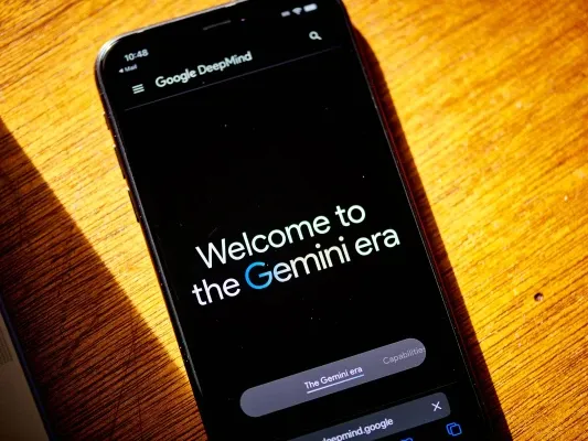 Cara Menggunakan Aplikasi Gemini AI di iPhone. (Wired)