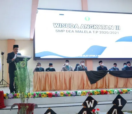 Wamenag Zainut Tauhid Sa’adi menghadiri Wisuda SMP dan SMA Pesantren Modern Internasional Dea Malela di Sumbawa. (ist)