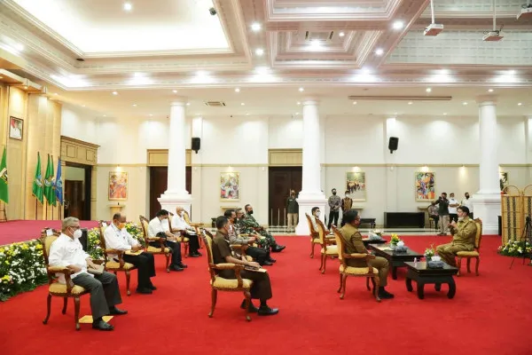 Gubernur Banten Wahidin Halim saat rapat koordinasi bersama jajaran dan TNI dan Polri (foto istimewa)