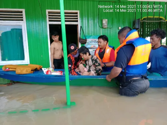 Rumah warga yang terendam banjir di Tanah Bumbu. (ist)