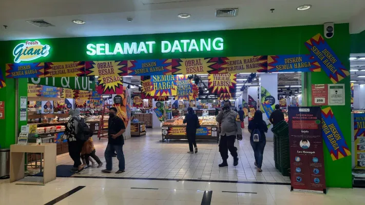 Suasana Giant Mega Mall Bekasi, Senin (31/5/2021). (ist) 