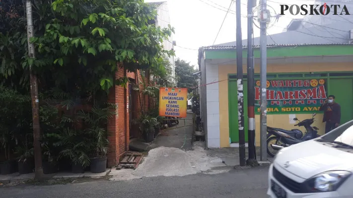 Permukiman warga di RT 07/05 Kelurahan Utan Katu Selatan, Matraman, yang diberlakukan mikro lockdown. (foto: ifand)