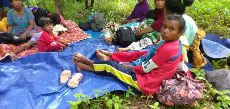 Warga Maluku yang mengungsi akibat gempabumi. (foto: istimewa)