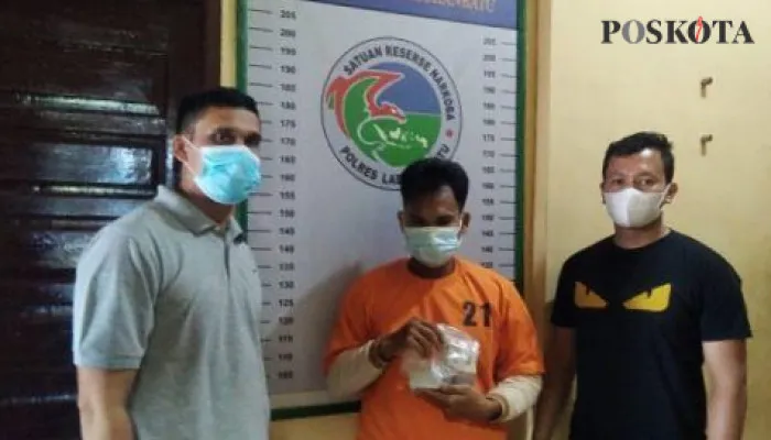 Seorang bandar Sabu ketengan alias pengedar Sabu di Labuhan Batu berhasil diamankan kepolisian setelah mendapat laporan masyarakat. (Foto/Sumut.Poskota.co.id)