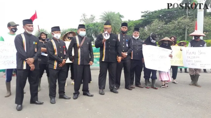 Masyarakat Adat Kapa dan Air Bangis‎ Demo Di Jakarta, Minta Presiden RI Joko Widodo Minta Tuntaskan Mafia Tanah. (adji)