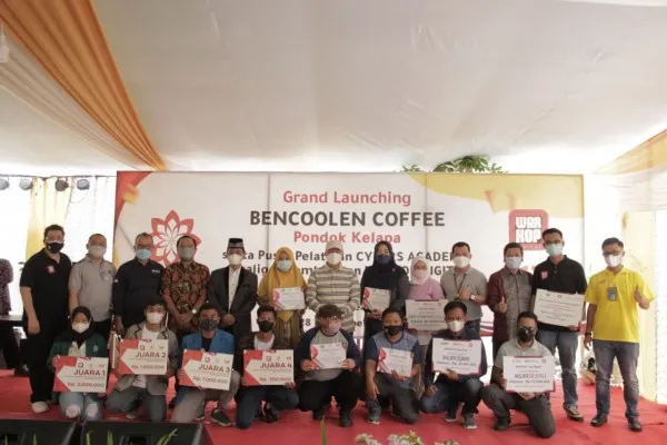 Gubernur Bengkulu, Rohidin Mersyah mendorong para pedagang kopi di provinsinya untuk dapat memanfaatkan momentum transformasi digital dengan mengadaptasi konsep Warung Kopi (Warkop) Digital. (foto: ist)