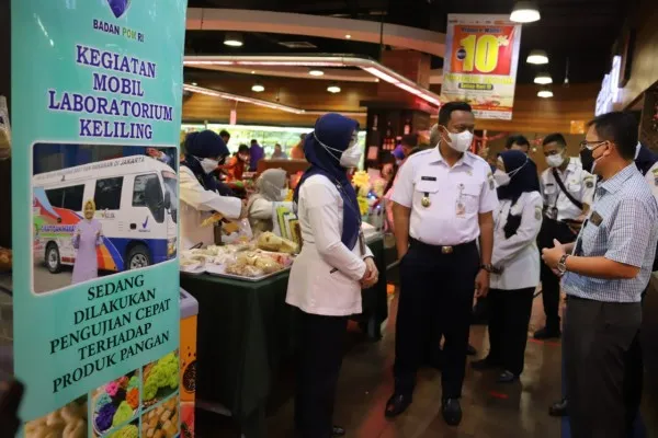 Pemkot Jaksel bersama BPOM DKI Jakarta sidak pangan di Supermarket Primo Cilandak Town Square, Jaksel. (ist)