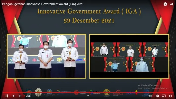 Gubernur Banten Wahidin Halim menerima penghargaan Provinsi Sangat Inovatif IGA Award 2021dari Plh. Kepala Badan Litbang Kemendagri Eko Prasetyanto Purnomo Putro secara daring, Rabu (29/12/2021). (ist)