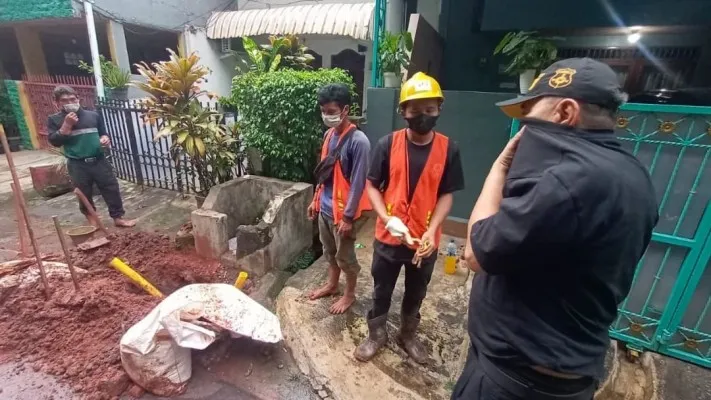 Salah satu titik lokasi proyek galian pipa milik Perusahaan Gas Negara di wilayah Pondok Kelapa Jakarta Timur (ist)