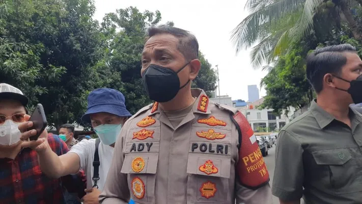 Kapolres Jakarta Barat, Kombes Ady. (foto: poskota/ pandi)