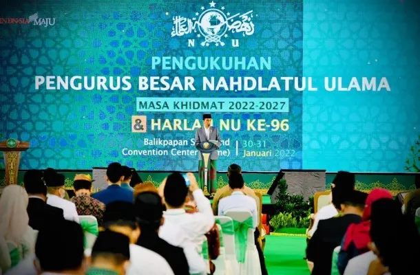 Presiden Joko Widodo saat menghadiri pengukuhan PBNU) Masa Khidmat 2022-2027 dan Harlah Ke-96 NU yang digelar di Balikpapan. (foto biro pers)