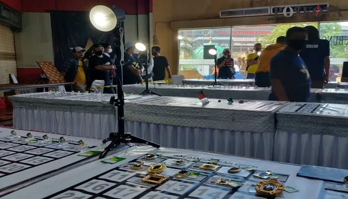 Bacan Rock Show di Pasar Rawabening, Jatinegara, Jakarta Timur. (foto: poskota/novriadji wibowo)