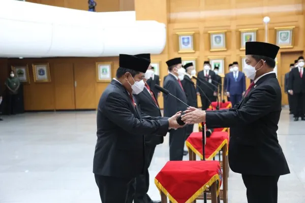 Mendagri Muhammad Tito Karnavian saat melantik pejabat di lingkungan Kemendagri. (dok.kemendagri)