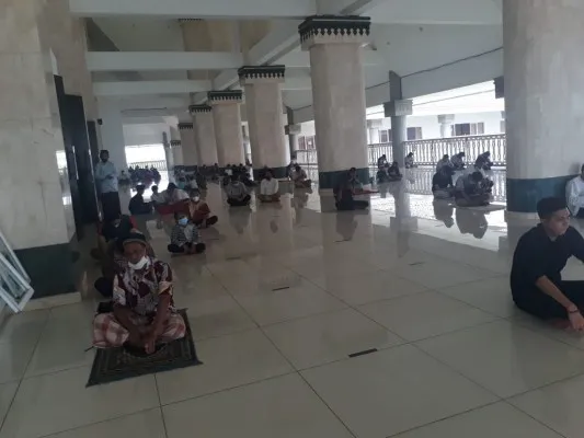 Kegiatan solat jumat di Masjid KH Hasyim Asy'ari Jakarta Barat. (Ist)