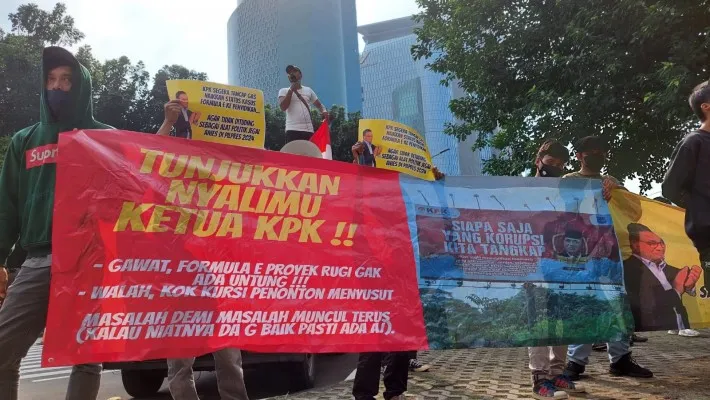 Demo kasus Formula E di depan KPK. (foto: ist)