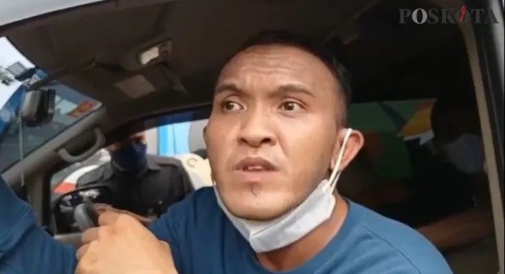 Komedian Caisar YKS bantah pakai narkoba sebagaimana yang tudingan netizen terkait aksinya Live TikTok 24 Jam Nonstop. (foto: poskota/cr08/theresia yusuf)