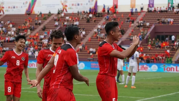 Para pemain Timnas Indonesia merayakan gol saat menghadapi Filipina (foto/ PSSI)