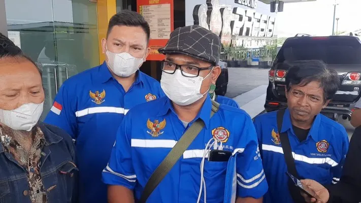 Wakil Ketua Karang Taruna (Katar) Dimas Galih saat berada di Mapolres Metro Bekasi Kota. (Ist).