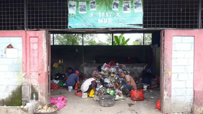 Pengepul sampah plastik. (ist)