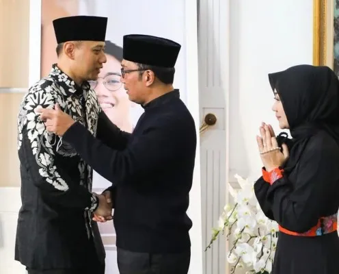 Ketua Umum Partai Demokrat, Agus Harimurti Yudhoyono (AHY), saat melayat ke rumah Ridwan Kamil. (Foto: Dok. Demokrat).