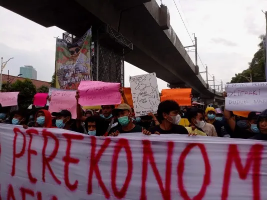 Aksi demo Perkara Dugaan Tindak Pidana Korupsi Pemberian Fasilitas Ekspor CPO dan Turunannya di depan Gedung Kejaksaan Agung (Kejagung) RI pada Kamis (9/6/2022). (Foto: Ist).