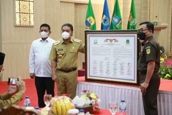 Foto : Penandatanganan Pakta Integritas Mewujudkan Provinsi Banten Bebas Korupsi, Kolusi, dan Nepotisme di Pendopo Gubernur Banten, KP3B Curug, Kota Serang. (Ist.)