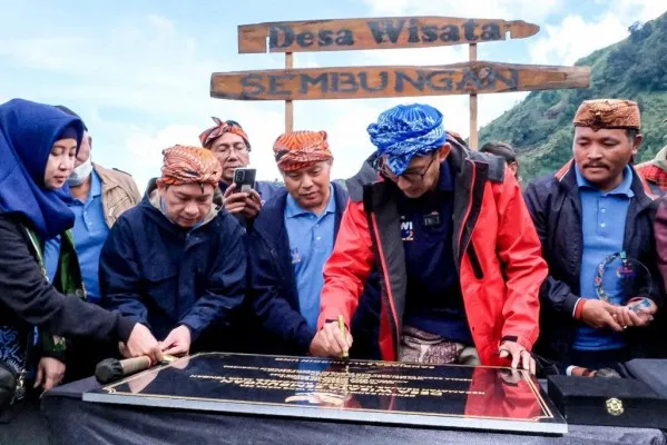 Menparekraf Sandiaga Salahuddin Uno mengunjungi Desa Wisata Sembungan. (Foto: Kemenparekraf)