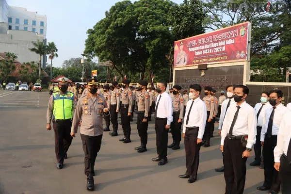 Polres Metro Tangerang menggelar apel pengamanan salat Idul Adha 1443 H. (foto: iqbal)