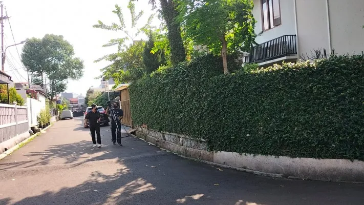 Suasana sekitar rumah singgah dinas Kadiv Propam Polri, Irjen Ferdy Sambo yang jadi lokasi baku tembak polisi dengan polisi. (Foto : poskota/zendy)