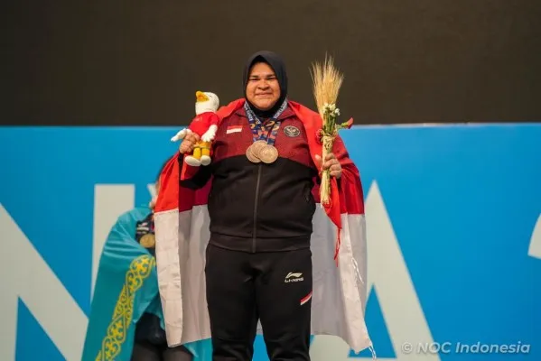 Atlet angkat besi Indonesia, Nurul Akmal akan menjadi penyulut api ke kaldron utama pada pembukaan PON XXI Aceh-Sumut 2024.(NOC Indonesia)