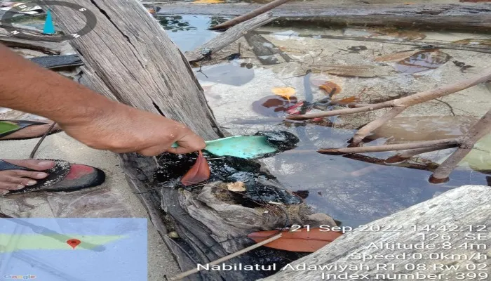 Limbah tebal mencemari Pulau Sebaru Besar, Kepulauan Seribu. (Ist)