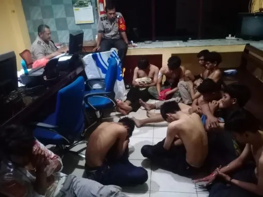 Belasan remaja diamankan Polsek Cakung bawa saja, diduga hendak tawuran. (Ist)