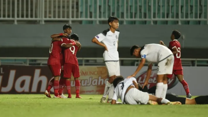 Para pemain Timnas U-17 saat merayakan gol (foto/PSSI)