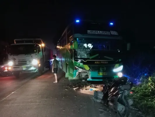 Pemotor tewas menghantam bus di Cipocok, Serang. (Ist)