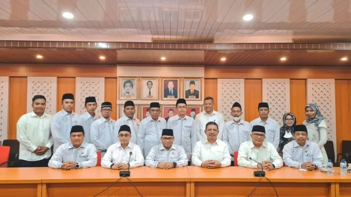 Foto : Kemenag dan Rektor Institut Agama Islam Negeri (IAIN) Takengon Zulkarnain kepada Kepala Balitbang-Diklat Kemenag Amin Suyitno di kantornya, Jakarta. (Ist.)