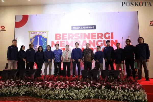 Pj Sekda DKI bersama wartawan Balai Kota DKI Jakarta, di Ancol. (foto: aldi)