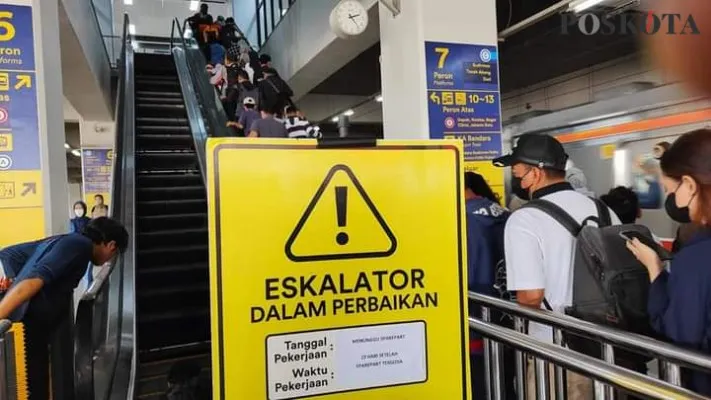 Eskalator Rusak di Stasiun Manggarai. DPR mendesak Ditjen Perkeretaapian mengevaluasi SPM Stasiun Manggarai. (Foto: Dok. Poskota).