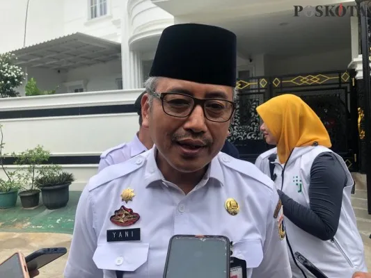 Wali Kota Jakarta Barat, Yani Wahyu saat ditemuia awak media. (foto: pandi)