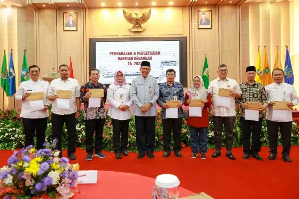 Pj Sekda M Tranggono, usai rapat penyampaian hasil verifikasi usulan bantuan keuangan Pemprov Banten Tahun Anggaran 2023. (ist)