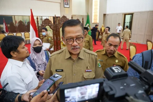 Foto : Pj Sekda Banten M Tranggono usai Rapat Koordinasi Pengendalian Inflasi yang dibuka oleh Menteri Dalam Negeri Republik Indonesia M Tito Karnavian secara virtual dari Pendopo Gubernur Banten. (ist)