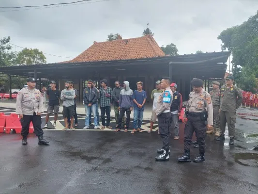 Foto: 11 Pak Ogah di Kabupaten Tangerang dijaring petugas gabungan. (Ist.)