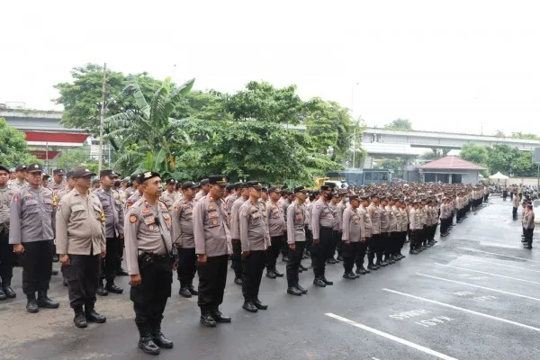 Sebanyak 587 personel gabungan dikukuhkan menjadi Polisi RW di wilayah Jakarta Barat. (Ist)