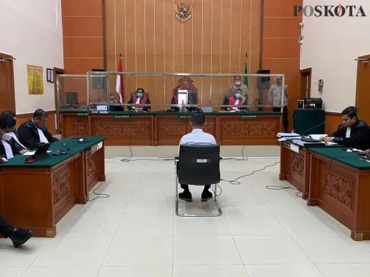 Terdakwa perkara narkoba Teddy Minahasa, AKBP Doddy Prawiranegara saat sidang Pledoi di PN Jakbar. (foto: pandi)